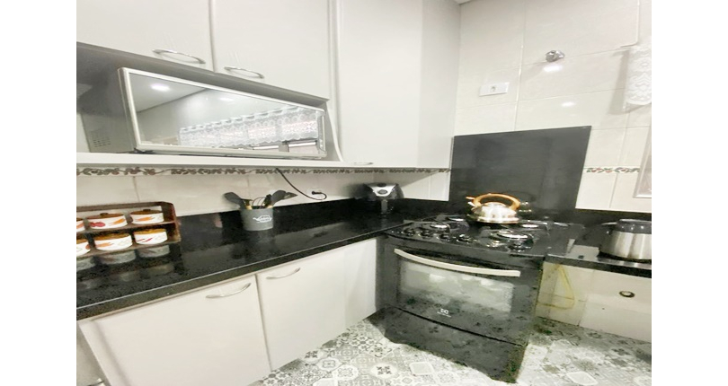 Bela Casa assobradada à venda no Bairro do Parque São Domingos na Rua Dirceu de Almeida,