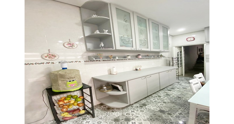 Bela Casa assobradada à venda no Bairro do Parque São Domingos na Rua Dirceu de Almeida,