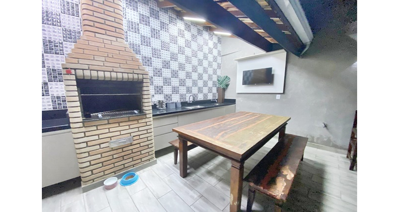 Bela Casa assobradada à venda no Bairro do Parque São Domingos na Rua Dirceu de Almeida,