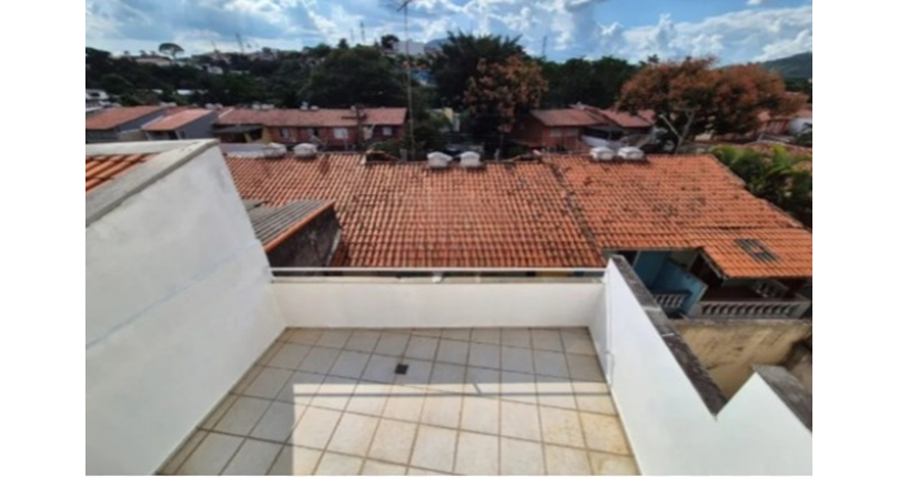 Belo Sobrado à venda no Bairro do Conjunto Residencial Vista Verde