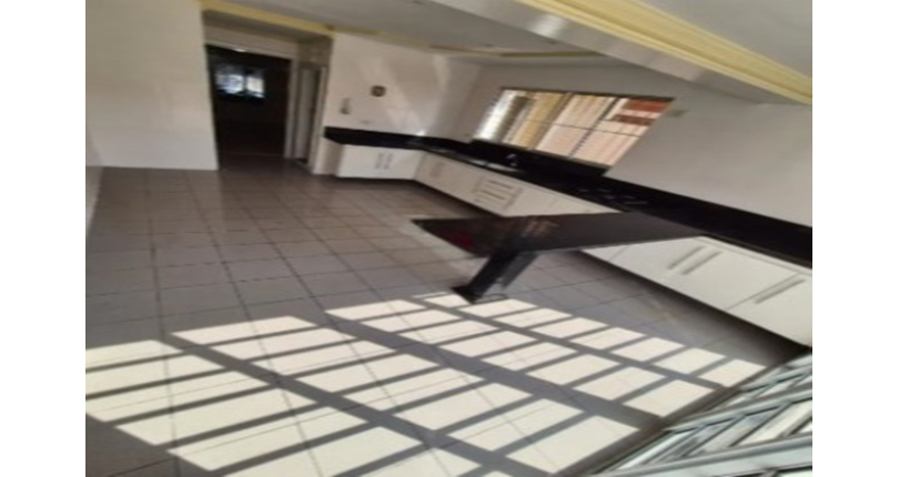 Belo Sobrado à venda no Bairro do Conjunto Residencial Vista Verde