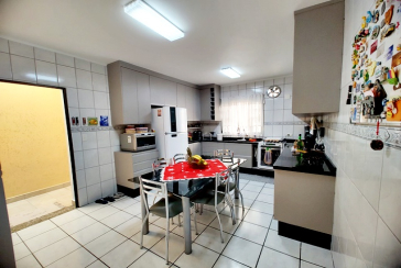 Ótima Casa Térrea à venda no Bairro da Chácara São João na Rua Barra do Garça