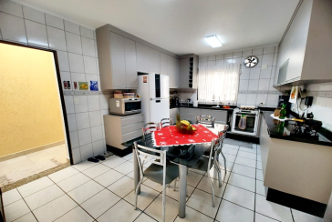 Ótima Casa Térrea à venda no Bairro da Chácara São João na Rua Barra do Garça