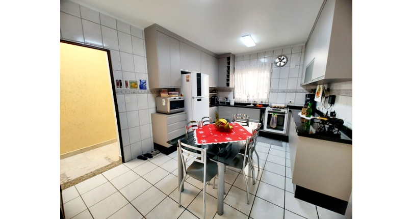 Ótima Casa Térrea à venda no Bairro da Chácara São João na Rua Barra do Garça