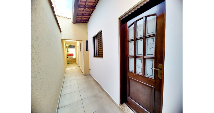 Ótima Casa Térrea à venda no Bairro da Chácara São João na Rua Barra do Garça