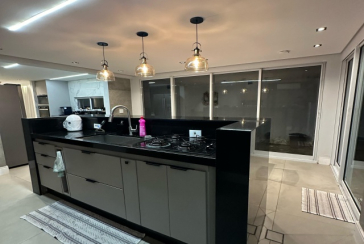 LINDO Sobrado à venda no Bairro do Conjunto Residencial Vista Verde na Rua José Carlos de Resende