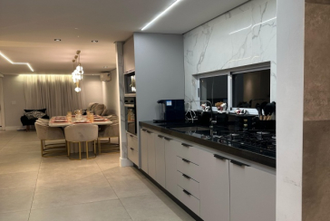 LINDO Sobrado à venda no Bairro do Conjunto Residencial Vista Verde na Rua José Carlos de Resende