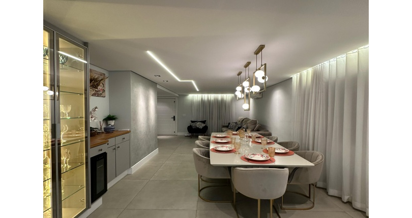 LINDO Sobrado à venda no Bairro do Conjunto Residencial Vista Verde na Rua José Carlos de Resende