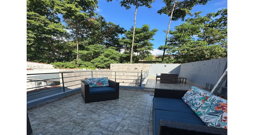 LINDO Sobrado à venda no Bairro do Conjunto Residencial Vista Verde na Rua José Carlos de Resende