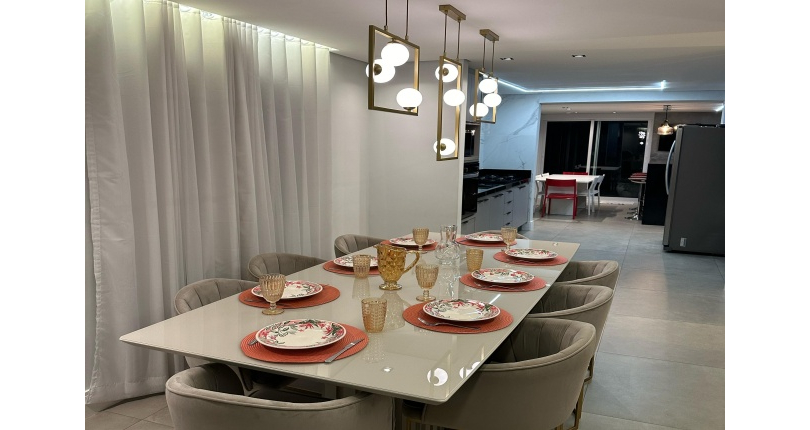 LINDO Sobrado à venda no Bairro do Conjunto Residencial Vista Verde na Rua José Carlos de Resende