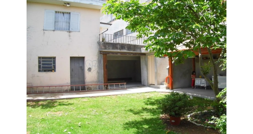 Casa Térrea à venda no Bairro da Vila Espanhola na Rua Antônio Pinto Vieira