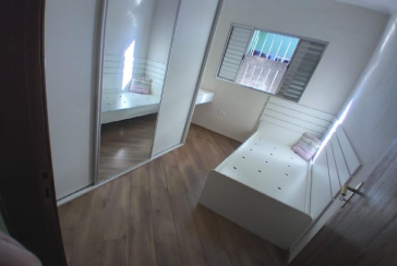 Belo Sobrado à venda no Bairro do Jardim Anhangüera na Rua Júlio Vicente Ferreira