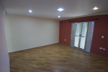 Belo Sobrado à venda no Bairro do Jardim Anhangüera na Rua Júlio Vicente Ferreira