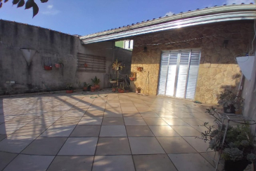 Belo Sobrado à venda no Bairro do Jardim Anhangüera na Rua Júlio Vicente Ferreira