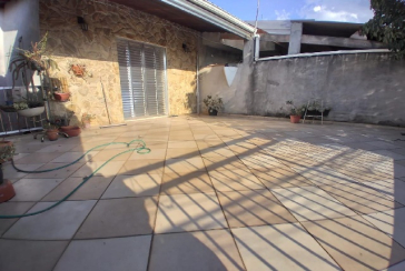 Belo Sobrado à venda no Bairro do Jardim Anhangüera na Rua Júlio Vicente Ferreira