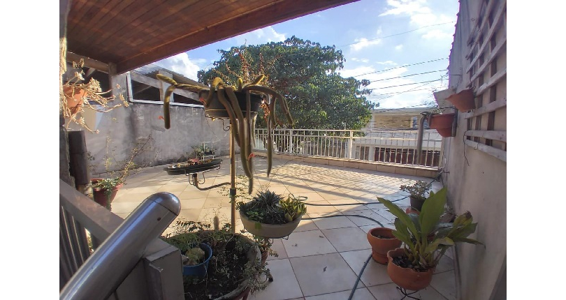 Belo Sobrado à venda no Bairro do Jardim Anhangüera na Rua Júlio Vicente Ferreira