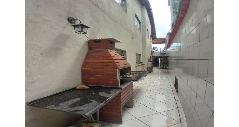 Belo Sobrado à venda no Bairro do Jardim Anhangüera na Rua Júlio Vicente Ferreira