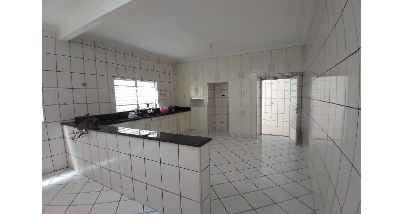 Belo Sobrado à venda no Bairro do Jardim Anhangüera na Rua Júlio Vicente Ferreira