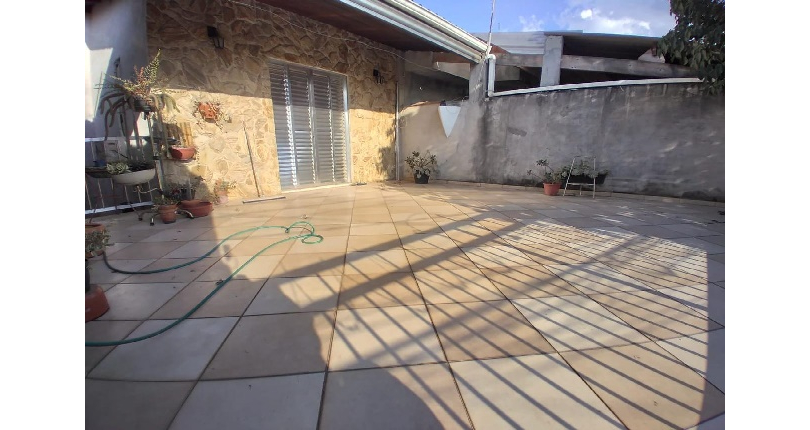 Belo Sobrado à venda no Bairro do Jardim Anhangüera na Rua Júlio Vicente Ferreira