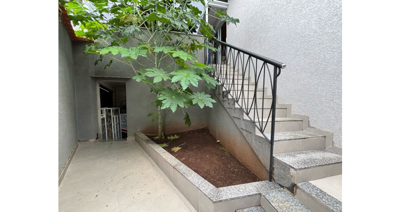 Bela Casa à venda no Bairro da Vila Guedes na Rua Confidencia Musical,