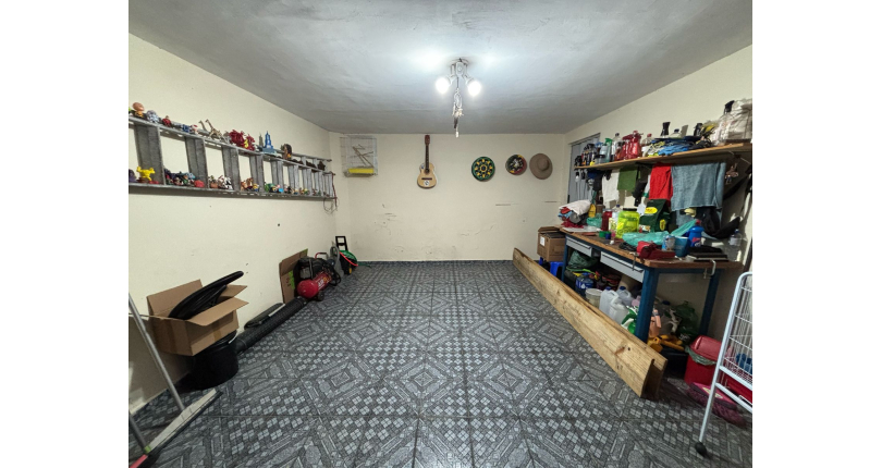 Bela Casa à venda no Bairro da Vila Guedes na Rua Confidencia Musical,