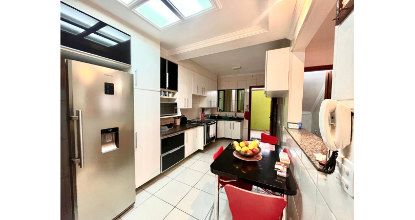 Lindo Sobrado à venda no Parque Anhanguera (São Domingos)