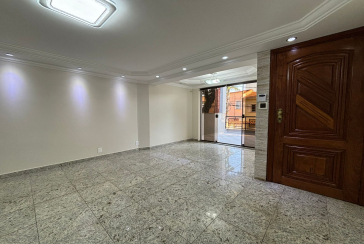 Belo Sobrado à venda no Bairro da Vila Albertina na Rua Antônio Pires