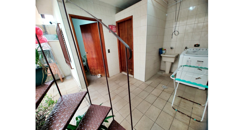 Sobrado à venda no Bairro do Conjunto Residencial Vista Verde na Rua Doutor Fernando de Oliveira Simões,