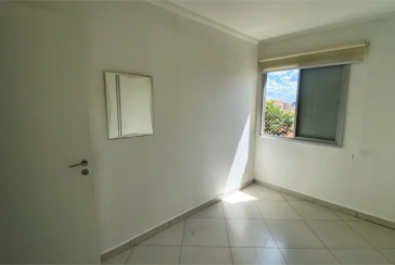  Apartamento à venda no Bairro do Jardim Regina na Avenida Agenor Couto de Magalhães 222