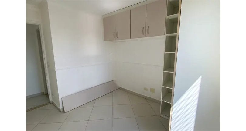  Apartamento à venda no Bairro do Jardim Regina na Avenida Agenor Couto de Magalhães 222