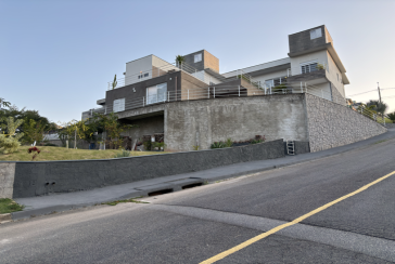 Bela Casa à venda no Loteamento Itatiba Country Club na Rua José Consoline