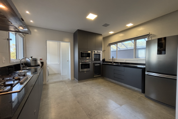 Bela Casa à venda no Loteamento Itatiba Country Club na Rua José Consoline