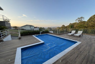 Bela Casa à venda no Loteamento Itatiba Country Club na Rua José Consoline