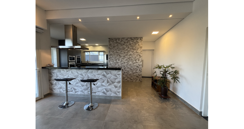 Bela Casa à venda no Loteamento Itatiba Country Club na Rua José Consoline