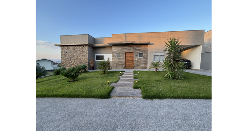 Bela Casa à venda no Loteamento Itatiba Country Club na Rua José Consoline