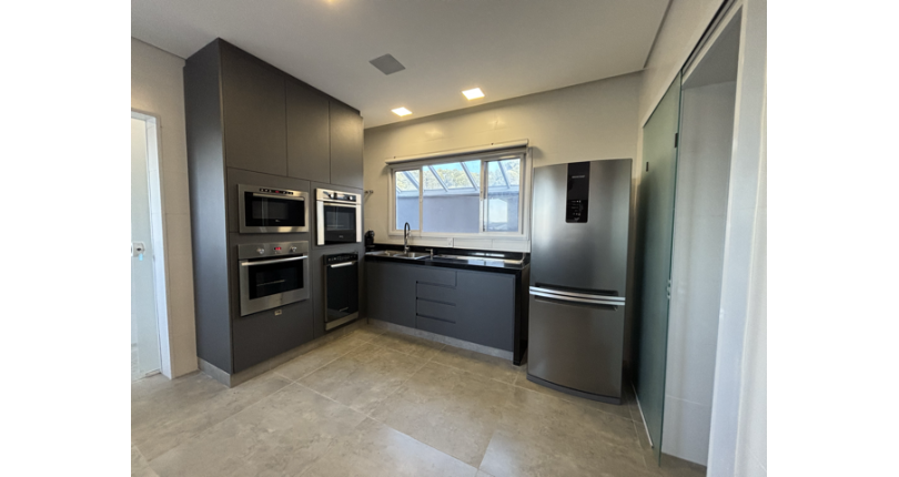 Bela Casa à venda no Loteamento Itatiba Country Club na Rua José Consoline