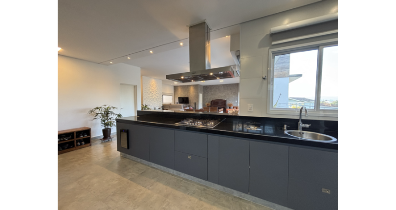 Bela Casa à venda no Loteamento Itatiba Country Club na Rua José Consoline