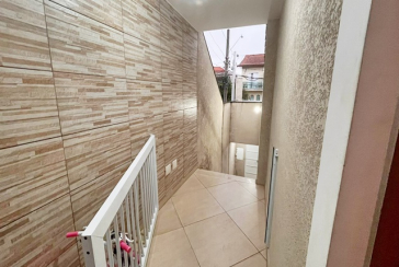 Bela Casa assobradada à venda no Bairro do Parque São Domingos na Rua Professora Altina Maynardi de Araújo, 