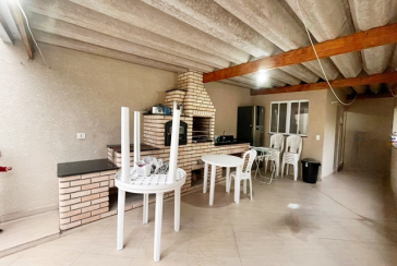 Bela Casa assobradada à venda no Bairro do Parque São Domingos na Rua Professora Altina Maynardi de Araújo, 