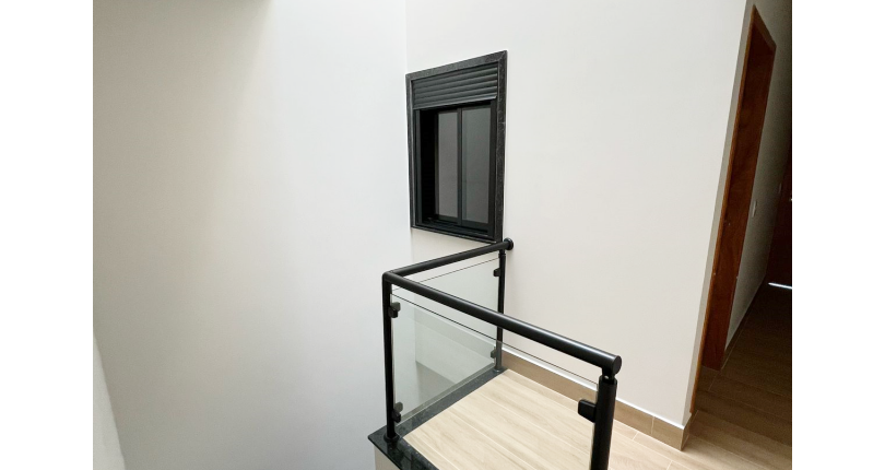 Belíssimo Sobrado novo à venda no Bairro do Parque Maria Domitila na Rua Domingos de Magalhães 82,