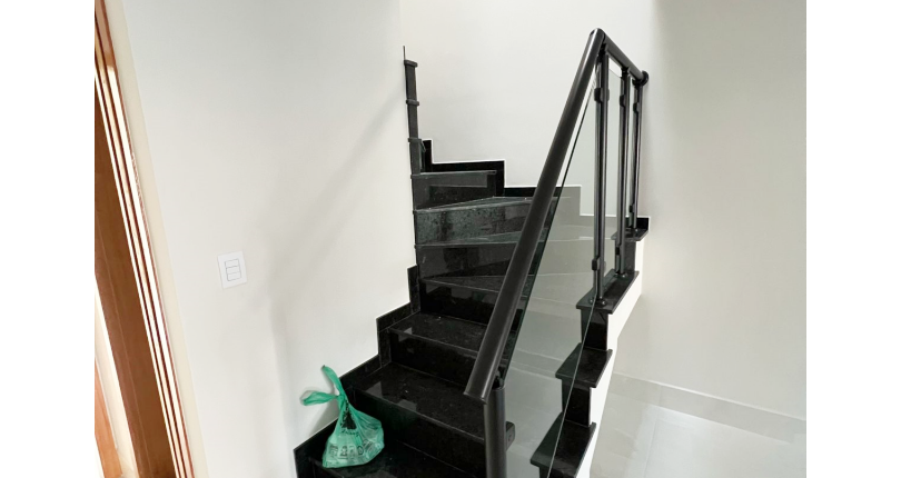 Belíssimo Sobrado novo à venda no Bairro do Parque Maria Domitila na Rua Domingos de Magalhães 78,