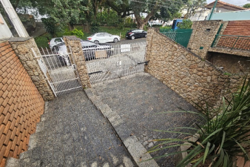 Belo Sobrado à venda no Bairro do Jardim Regina na Rua Maria Pereira Pinto,