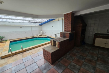 Belo Sobrado à venda no Bairro do Jardim Regina na Rua Maria Pereira Pinto,