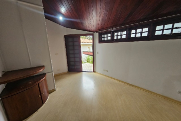 Belo Sobrado à venda no Bairro do Jardim Regina na Rua Maria Pereira Pinto,