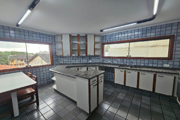 Belo Sobrado à venda no Bairro do Jardim Regina na Rua Maria Pereira Pinto,