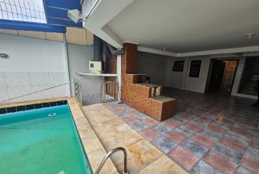 Belo Sobrado à venda no Bairro do Jardim Regina na Rua Maria Pereira Pinto,