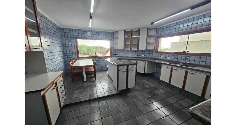 Belo Sobrado à venda no Bairro do Jardim Regina na Rua Maria Pereira Pinto,