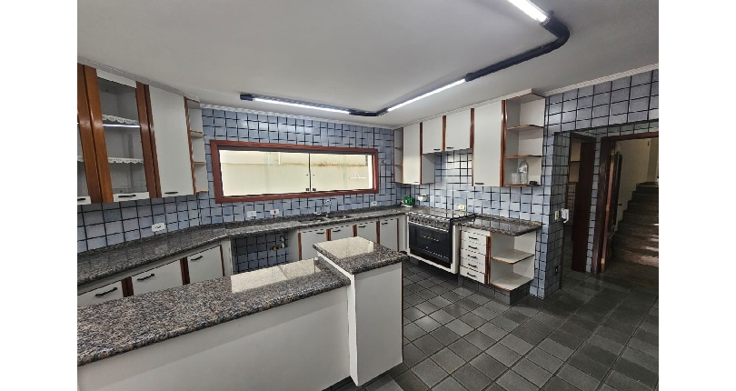 Belo Sobrado à venda no Bairro do Jardim Regina na Rua Maria Pereira Pinto,