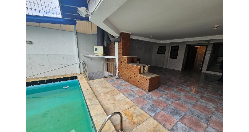 Belo Sobrado à venda no Bairro do Jardim Regina na Rua Maria Pereira Pinto,