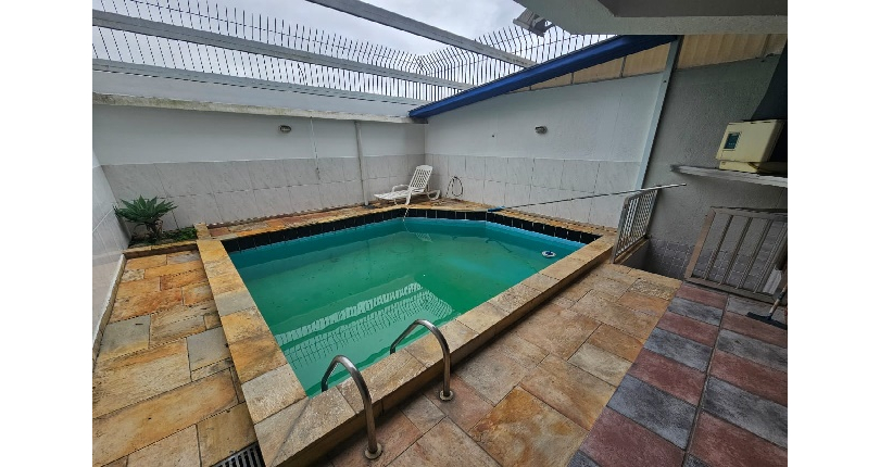 Belo Sobrado à venda no Bairro do Jardim Regina na Rua Maria Pereira Pinto,